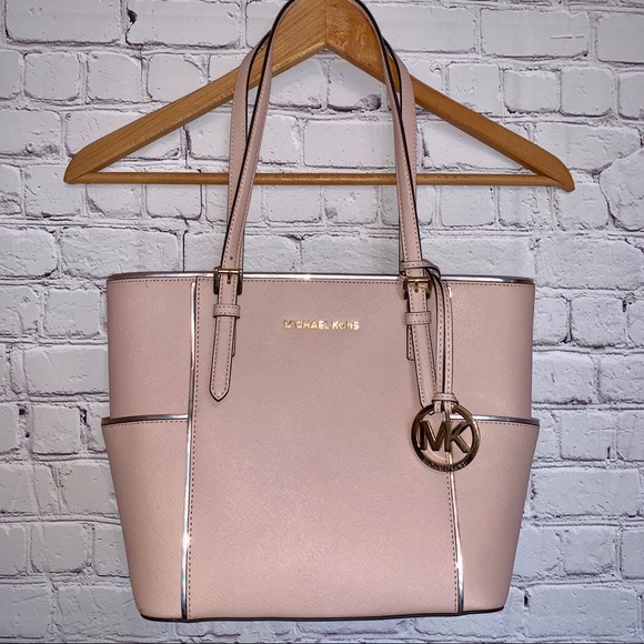 Michael Kors Handbags - Michael Kors Jetset Large Tote🖤